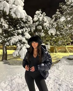 Snow Fits Baddie, Toronto Canada Winter Outfits, Fuzzy Headband Outfit, Canada Aesthetic Winter, Denver Colorado Winter Outfits, Snow Instagram Pictures, Snow Outfit Ideas, Winter Goals, Wonderland Photoshoot