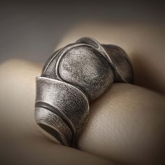 Futuristic Ring: Alternative Vision of the Dune Sci-Fi Universe – SUBSTANCE Wax Carved Ring, Cosmic Ring, Sculpture Jewelry, Sculptural Ring, Modernist Earrings, Sculptural Jewelry, Wire Wrapped Jewelry Diy, Jewelry Illustration, Contemporary Ring