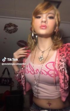 prettyy :: not mine !!!! #y2k #gyaru #aesthetic #2000s #pretty #fyp #foryou #viral Pink Victoria Secret Outfit, Bags 2000s, Mcbling Room, 2000s Paris Hilton, Room Aesthetic Ideas, Gyaru Aesthetic, Y2k Gyaru, Mcbling Fashion, Trashy Outfits