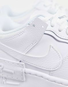 Baskets par Nike Cet article n'est pas inclus dans les promos Modèle bas Fermeture à lacets Languette et cheville rembourrées Griffe Nike emblématique Perforations pour une meilleure aération Semelle intermédiaire en mousse avec amorti Air Semelle extérieure en caoutchouc résistant Semelle concentrique antidérapante Air Force 1 Shadow, Nike Branding, Nike Brand, Profile Design, Air Force 1, Nike Logo, Nike Air Force, Low Profile, Air Force