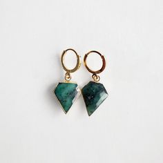 These elegant drop earrings can pair up your daytime or evening ensembles. GEMSTONE: Emerald MATERIAL: Gold plated brass CLOSURE: Gold plated huggie LENGTH: 1.25" long Drop Earrings Simple, Stone Drop Earrings, Gemstone Drop Earrings, Earrings Simple, Earrings In Gold, Emerald Earrings, Gems Jewelry, Champagne Gold, Gold Filled Chain