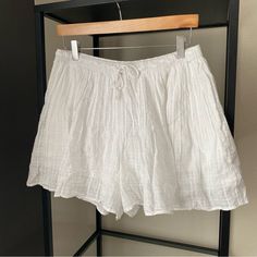 Nwt American Eagle Flowy Shorts Color: White Size: Medium High Waisted Lined Pockets Very Stretchy Waistband, Would Probably Work For A Large As Well ** Small Section Of Stitching Is Coming Apart On Waistband On The Outside. Stitching On Inside Is Fine. See Last Photo** Waist Approx 14.5” Inseam Approx 2.25” Rise Approx 13” Beach Season Daywear Shorts Short Length, Beach Season Daywear Shorts, Relaxed Fit Shorts For Beach Daywear, Relaxed Fit Shorts For Beach Season, Relaxed Fit Shorts For Beach Season Daywear, Elastic Waistband Shorts For Beach Daywear, Elastic Waistband Shorts For Beach Season Daywear, Summer Beach Shorts For Daywear, White Summer Shorts For Daywear