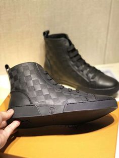 ��PRODUCT DETAILS��Includes Shipping bags, dustbag sleeper, care manual, booklet, tag. Louis Vuitton Sneaker, Prada Designer, Women Men Shoes, Black Sneakers, Gucci Shoes, Monogram Logo, Exclusive Bag, Men Shoes Size, Stylish Men