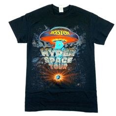 Boston Hyper Space Itinerary 2017 Tour Tee - Gildan Cotton T-Shirt - Black. New Without Tags. Dead Stock Memorabilia. Features: - Color: Black - T-Shirt Brand: Gildan Heavy Cotton - Short Sleeve - Graphic Dated 2017 - Tour Exclusive Memorabilia Fabric & Care: - 100% Cotton - Machine Wash Fit & Sizing: Manufacturer’s Tag Size: S Actual Measurements: - Chest (Pit To Pit): 17.5" - Length (Mid Shoulder To Bottom): 26.5" Black T-shirt For Festival Fan Merchandise, Band Logo Short Sleeve Tops For Festivals, Black Band Merch Tops For Festival, Black Graphic Print Shirt For Festival, Festival Short Sleeve Tops With Band Logo, Black Screen Print Tops For Festival, Festival Graphic Tee With Band Logo, Band Merch Tops For Music Festivals, Black Fan Merchandise Tops For Music Festivals