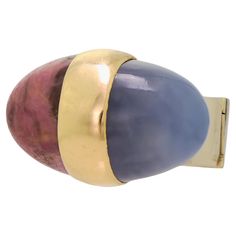 This stunning ring is a work of art that combines the natural beauty of rhodonite and blue chalcedony with the elegance of 14-karat bicolor gold. The design is modernist, with a wideband hinged structure that makes it easy to wear and remove. The ring is truly eye-catching, with a unique blend of colors and shapes that will make a bold statement. Despite its age and wear, the ring is in very good condition and has clearly been well-cared for over the years. Its style is characteristic of the mid Blue Chalcedony Ring, Silicate Minerals, Chalcedony Ring, Blue Chalcedony, Belleza Natural, The Natural, Cocktail Rings, Gold Ring, Natural Beauty