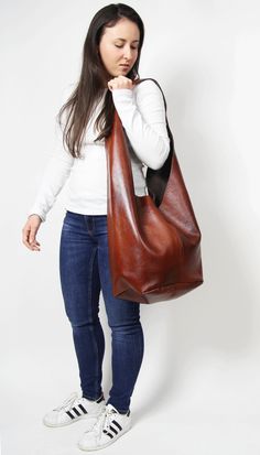 "Brown hobo bag can be worn on shoulder or crossbody. Large and perfect to carry all the daily essentials with room to spare. This large, multi-tasking tote bag is also the ultimate travel companion. A spacious interior offer plenty of storage, while the top-magnet design ensures your essentials stay put, wherever you may go. It's crafted from high quality Italian leather and distinguished by a large front pocket that's perfect for storing on-the-go essentials. Measurements: * height of bag with Sewing Reference, Full Grain Leather Bag, Boho Leather Bags, Slouchy Hobo Bag, Pretty Purses, Leather Work Bag, Slouchy Bag, Boho Handbags, Leather Weekender Bag