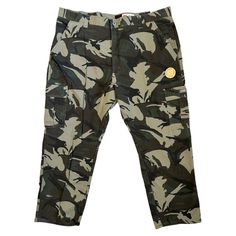 Wrangler Relaxed Fit Fleece Lined Men's 42/30 Green Camo Pants 100% Cotton (2) Side Cargo Flap Pockets (2) Slash Pockets, (2) Back Patch Pocket Stretch Twill, Flexibility For Comfort In Movement Loops For Belt Flat Lay Measurements Are Approximate: Waist - 21" Rise - 14" Inseam - 29" Offers Welcome. Camouflage Full-length Utility Pants, Military Pants With Patch Pockets For Outdoor, Wrangler Pants, Military Cargo Pants With Pockets For Hunting, Military Camouflage Cargo Pants With Patch Pockets, Military Camouflage Hunting Pants, Camo Pants, Back Patch, Green Camo