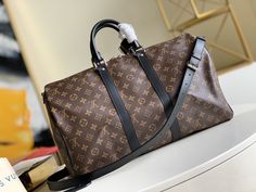 Description L.V Keepall Bandouliere 45 Monogram Macassar Canvas For Men, Bags, Travel Bags 17.7in/45cm LV M56711 Rep 1:1 This ever popular iconic L.V design is ideal for the busy style-conscious man. Its roomy size and adjustable shoulder strap are perfect features for work, leisure or travel. 45 x 27 x 20 cm / 17.7 x 10.6 x 7.9 inches (Length x height x width) Monogram Macassar coated Canvas Natural trimmings Cotton Textile Lining Good capacity Cabin size Removable name tag Silver color metal p Perfect Features, Baby Tote Bag, Conscious Man, Louis Vuitton Keepall, Stylish Handbags, Cotton Textile, Luxury Products, Bottega Veneta Shoulder Bag, Louis Vuitton Men