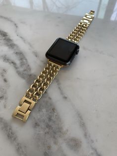 Gold Watch Band Apple, Apple Watch Gold Band, Apple Watch Chain, Apple Watch Gold, Gold Apple Watch Band, Apple Watch Armband, Hand Jewelry Rings, Apple Watch Bands Fashion, Apple Watch Bands Women