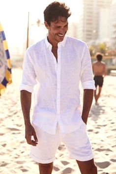 Réveillon estiloso: o que vestir na virada de Ano Novo - Homem No Espelho All White Party Outfits, Rome Outfits, Cruise Attire, White Party Outfit, Party Outfit Men, Pool Party Outfits, Urban Explorer, Wedding Outfit Men, White Shirt Men