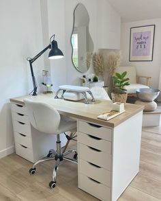 Salon Room Ideas, Painting Nails