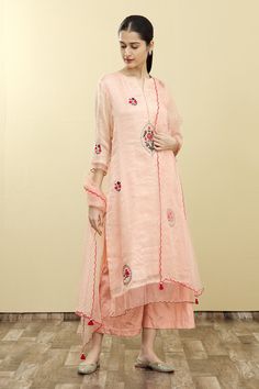 Peach kurta highlighted with floral embroidery, notched neckline, scallop edged sleeves and hem. Comes with palazzo and printed dupatta.
Component: 3
Printed, Embroidered
Neckline: Round
Sleeve Length: Three Quarter
Fabric: Handloom Tissue
Color: Peach
Dori and resham embroidery
Straight kurta
Notched round neckline
Cropped palazzo
Drawstring tie-up
Printed dupatta with scallop edge and tassels - Aza Fashions Spring Bollywood Cotton Silk Palazzo Set, Spring Bollywood Style Cotton Silk Palazzo Set, Spring Cotton Silk Unstitched Suit With Resham Embroidery, Spring Palazzo Set With Zari Work And Straight Kurta, Semi-stitched Cotton Silk Sets For Spring, Spring Anarkali Unstitched Suit In Cotton Silk, Spring Bollywood Palazzo Set With Zari Work, Spring Chanderi Unstitched Suit With Straight Kurta, Spring Anarkali Palazzo Set With Zari Work