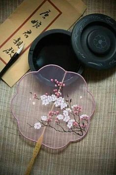 Chinese Umbrella, Chinese Ornament, Chinese Drawings, Chinese Fan, Christmas Tree Decorations Diy, Embroidery On Clothes, 자수 디자인, Hand Held Fan