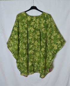 "Great Designer Hand Dyed Cotton Floral Poncho/Wrap/Top Green color. Material: cotton. Pressed fabric. Floral Print. Tie Dye. Designed and made by Arleen Armstrong. Artist Fletcher. One size. Fits all. Length: 82 cm (32.28\") Great condition, like new. Ideal for all day round, beach, hot days, evenings, lounge, rest days" Tunic Designs For Women, Festival Tie Dye Tunic Kaftan, Flowy Tie Dye Kaftan Tunic, Flowy Multicolor Tunic Cover-up, Spring Casual Tie-dye Kaftan, Beach Tops Summer, Flowy Tie-dye Tunic Kaftan, Green Tie Dye, Poncho Top