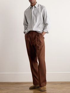 As a filmmaker-turned-designer, Umit Benan dedicates special attention to the fine details. These UMIT BENAN B+ trousers are tailored in a straight-leg profile and detailed with sharp front pleats, just like the classic styles that inspired them. The extended tab fastening improves the overall line of the waistband. Trousers Outfit Men Streetwear, Pleated Trousers Outfit Men, Straight Pants Outfit, Mens High Waisted Trousers, Pleated Trousers Outfit, Retro Outfits Men, Umit Benan, Trousers Outfit Men, Brown Pants Men