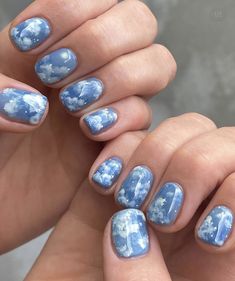 Perfect Nails For Summer, Sky Blue Nails Short, Cloud Nails Short, Very Short Nails Design, Seattle Nails, Sky Nails Design, Plane Nails, Blue Sky Nails, Nails Clouds