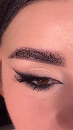 Makeup For Black Hair Brown Eyes, Teknik Makeup, Prom Eye Makeup, Makeup Tutorial Eyeliner, Eye Makeup Pictures, Pinterest Makeup, Dope Makeup