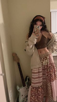 Pale Indie Outfits, Indie Style Outfits Women, Outfit Inspo 2023 Spring, Cute Bohemian Outfits, Gruge Outfits Girl, Bohemian Clothing Aesthetic, Hippie Women Outfits, Boho Outfits Winter Bohemian, Indie Fits Aesthetic