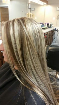 Mechas Color Beige, Pretty Blonde Hair, Fall Hair Color Trends, Silver Blonde Hair, 60s Hair, Hair Color Streaks, Hair Streaks, Mom Hairstyles