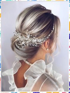 Looking for the perfect wedding hairstyle? Check out these 14 stunning wedding hair down ideas & tips for your big day! From romantic curls to boho braids, find the perfect look to complement your bridal style. Whether you're a classic bride or a modern minimalist, these wedding hair down ideas will have you feeling beautiful and confident as you walk down the aisle. Hairstyles Pakistani, Bridesmaid Hair Comb, Wedding Hair Head Piece, Hairstyles Indian, Hairstyles Trendy, Bridal Hair Headpiece, Bridal Hair Updo, Hairstyles For