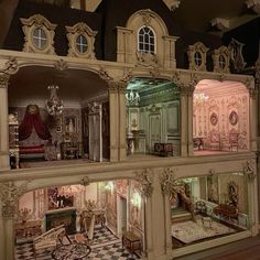 Miniature Castle Dollhouse, Rococo Mansion, Miniature Crafts Diy Dollhouse Furniture, Mini Castle House, Doll House Aesthetic, Doll House Miniature, Miniature Chateau, Mini Chateau, Luxury Dollhouse