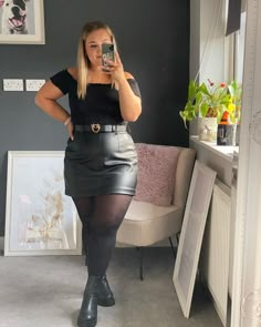 Black Leather Skirt Outfit Midsize, Leather Skirt Outfit Midsize, Midsize Leather Skirt Outfit, Outfits With Leather Skirt, Sylvester Outfit, Chubby Girls Outfit, Outfit Gorditas, Outfits Curvy Women, Outfit Ideas Midsize