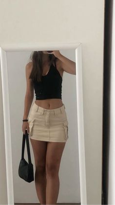 Halter Top Outfit Summer, Beige Mini Skirt Outfit, Mini Skirt Outfit Night, Black Skirt Outfit Party, Beige Skirt Outfit, Brown Skirt Outfit, Mini Skirts Outfits Summer, Denim Mini Skirt Outfit, Halter Tops Outfit