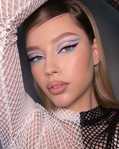 Makeup Looks 2022, 90s Makeup Looks, Music Festival Makeup, Prom Makeup For Brown Eyes, 90s Makeup Look, Pop Culture Moments, Fall Wedding Makeup, Makeup Colorful, 90s Makeup