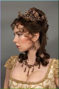 Queen Charlotte Hairstyles, Vanessa Kirby Aesthetic, Regency Hairstyles For Short Hair, Vanessa Kirby Napoleon, Vanessa Halloween Costume, Georgian Hairstyles, 1790s Hair, Josephine Napoleon, Napoleon 2023