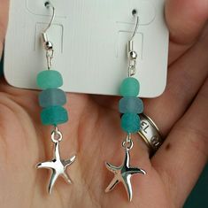 Silver Tone Starfish Earrings With Teal & Blue Sea Glass Beads. Beach Glass Earrings, Sea Glass Jewelry Diy, Sea Glass Crafts Jewellery, Polymore Clay, Glass Bracelets, Beach Glass Crafts, Seaglass Jewelry, Sea Glass Beads, Sea Glass Bracelet