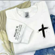 Have A Little Reminder Everytime You Look Down That God Loves You. Super Soft Sweatshirt Ready To Keep You Warm, Show Your Faith, And Open A Conversation With Others. Made To Order, Please Allow 3-4 Days For Processing Sweatshirt Designs Vinyl Cricut, Faith Shirts For Women, Cricut Projects Beginner Shirts, Sweatshirt Designs Vinyl, Worship Craft, Christian Sweatshirt Designs, Vinyl Outfits, Sweatshirts Christian, Faith Shirts