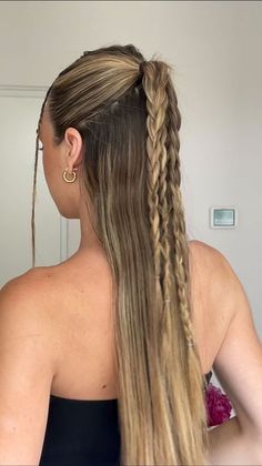 Half Pony Hairstyles, Pony Hairstyle, Half Pony, Concert Hairstyles, Pony Hairstyles, Rave Hair, Fest Outfits, Half Updo, Work Hairstyles