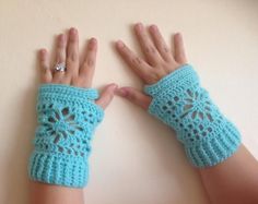 Ice Crystal Wristlets Stitches Knitting, Wristlet Patterns, Crochet Wrist Warmers, Fingerless Gloves Crochet Pattern, Stitches Crochet, Yarn Hats, Gloves Pattern, Halloween Crochet Patterns, Fingerless Mitts