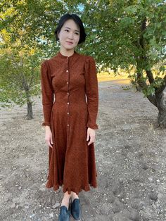 Fitted Casual Midi Prairie Dress, Retro Brown Dress For Fall, Casual Vintage Midi Dress For Fall, Fitted Cotton Vintage Dress For Fall, Casual Fitted Vintage Dress For Fall, Fitted 70s Inspired Fall Dresses, 70s Inspired Fitted Fall Dresses, Fitted Retro Vintage Dress For Fall, Retro Midi Vintage Dress For Fall