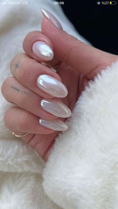 White Pearly Acrylic Nails, Chrome On Clear Nails, White Shimmer Gel Nails, White Frost Nails, Pedicure Ideas Wedding, Pearl White Chrome Nails Design, Nail White Chrome, White Glossy Nails, White Nails With Pearls