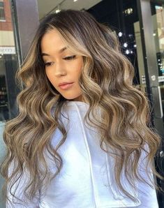 #hairextensions #haircolor #highlightbrown #halohair #gorgeoushaircolor #halo #brownhair Easy Hair Extensions, Medium Brunette Hair, Hair Extensions Balayage, Sunny Hair, Baylage Hair, Platinum Blonde Balayage, Balayage Brown, Balayage Hair Dark, Halo Hair Extensions