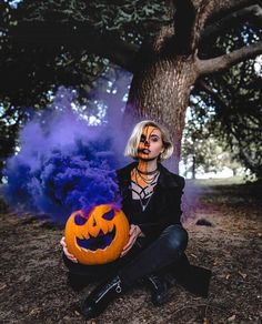 Pumpkin vibes ☠️ Rauch Fotografie, Pumpkin Photos, Halloween Photography, Psy Art, Graduation Parties, Halloween Tags, Planning Tools, Halloween Photoshoot, Holiday Events