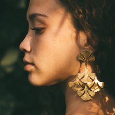 Full of movement, lush leaves sway and glisten in hand hammered brass. Sterling posts. Nickel and lead free.3.5” [9 cm] long. Hair Necklace, Butterfly Earrings Gold, Bali Earrings, Oversized Earrings, Bamboo Earrings, Hammered Brass, Midsummer Nights Dream, Daisy Earrings, Jewelry Model