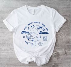 Newjeans Kpop Shirt, Newjeans Shirt, New Jeans Tokki Shirt Middle School Fashion, Newjeans Kpop, Tee Shirt Outfit, Korean Shirt, Kpop Tshirt, Kpop Shirts, Kawaii Shirts, Fan Style