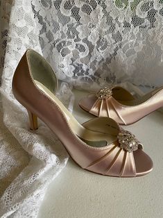 Pink Wedding Shoes With 4-inch Heel, Pink 4-inch Heel Wedding Shoes, Blush High Heels For Wedding, Pink Almond Toe Heels For Wedding, Rose Gold 4-inch Heels For Formal Occasions, Blush Low Heel Elegant Shoes, Blush Elegant Low Heel Shoes, Elegant Blush Low Heel Shoes, Gold Open Toe Shoes For Wedding Guest