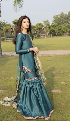 Gharara Designs For Wedding, Monochromatic Dress, Shadi Dress, Kurti Neck Design, Dress Designing Ideas, Suits Ideas, Punjabi Dresses