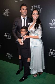 Cristiano Ronaldo, Georgina Rodriguez et Cristiano Junior Ronaldo's Son, Ronaldo Hd Images, Ronaldo Georgina, Cristiano Junior, Ronaldo Wife, Cristiano Ronaldo Jr, Ronaldo Jr, Youtube Growth, Social Media Specialist