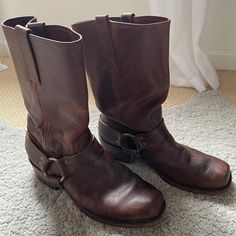 Mens Vintage Frye Harness Boots In Great Condition. Worn In To Make Leather Soft, But No Scratches Or Scuffs. Msrp $428, Great Discount. Made In Usa Classic Moto Boots With Vibram Sole For Fall, Harness Boots Men, Frye Harness Boots, Harness Boots, Frye Boots, Mens Vintage, Motorcycle Boots, Frye Shoes, Boots Men