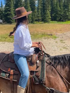 Lyla Sage, Ranch Outfits, Horse Riding Aesthetic, Foto Cowgirl, Done And Dusted, Horseback Riding Outfits, Horse Riding Outfit, Classy Cowgirl