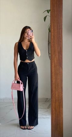 Outfits For Small Torso, Trendy Work Outfits For Women Summer, Podcasts Aesthetic, Italy Abroad, 30s Outfits, Corporate Core, Feminine Fits, Shifting Outfits