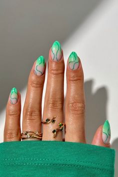 Transform your nails with these easy and fun nail art ideas! Perfect for any occasion, from everyday wear to special events Line Nails, Nagel Tips, Pointed Nails, Lines On Nails, Fake Nails With Glue, Nail Forms, Nails Simple, Girls Nails