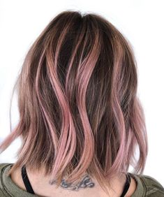 Brown And Pink Hair, Pink Hair Highlights, Dark Pink Hair, Bright Pink Hair, Pink Hair Color Ideas, Underlights Hair, Pink Hair Color, Pink Ombre Hair