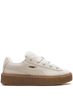 Find PUMA X Fenty Creeper Phatty Nubuck Sneakers on Editorialist. white calf leather embroidered logo to the side side stripe detailing logo-debossed tongue round toe front lace-up fastening EVA midsole gum-rubber sole These styles are supplied by a premium and authenticated sneaker marketplace. Stocking only the most sought-after footwear, they source and curate some of the most hard to find sneakers from around the world. Fenty X Puma Shoes, Puma Fenty Shoes, Fenty Creepers, Puma X Fenty, Fenty X Puma, Detailing Logo, Versace Outfit, Puma X, Shoe Fits