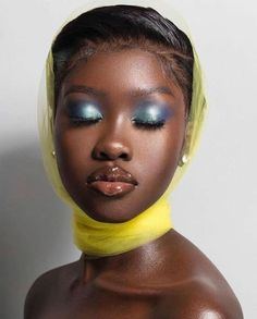 Irl References, Mekap Mata, 20 Makeup, Smink Inspiration, Dark Skin Beauty, Illustration Ideas, Sisterlocks, Dark Skin Makeup, Editorial Makeup