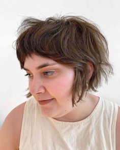 Razor-Cut-Bob-with-Shaggy-Layers-and-Bangs Shaggy Bob With Bangs, Bangs Haircut Ideas, Shag Bob Haircut, Layered Pixie Cut, Short Shaggy Bob, Bangs Haircut, Bob With Fringe, Layered Bob With Bangs, Blow Hair